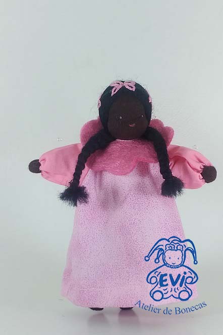 0661 RNE - Fada do jardim rosa, negra.jpg