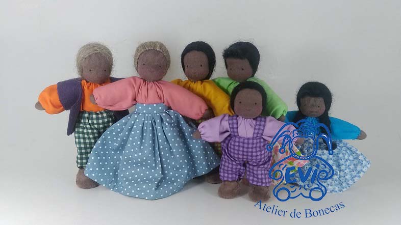 0510 MU Família Completa - mulata